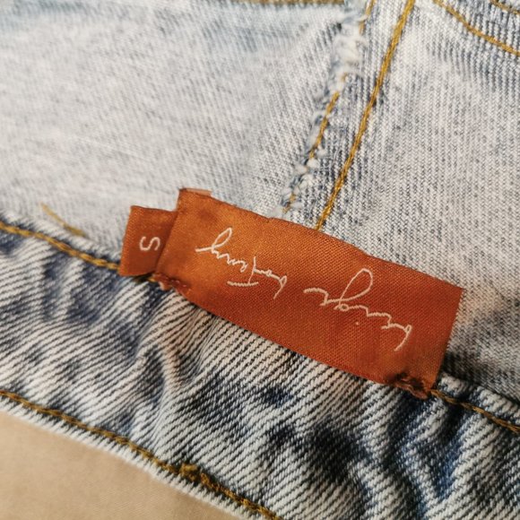 High Rise Vintage Wash Jeans - Picture 4 of 4